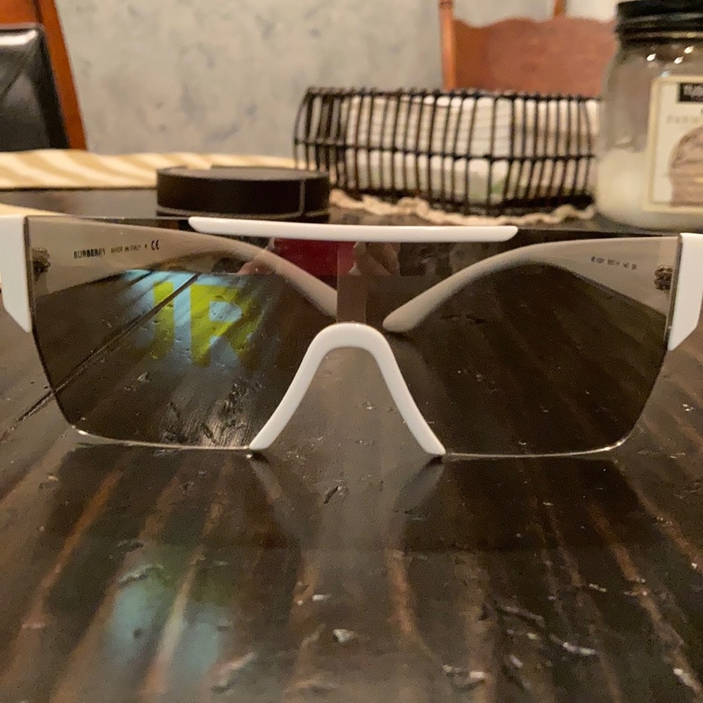 BURBERRY WHITE SUNSHADES!!! 🛍🛍🛍😊😊😊 - Picture 7 of 12